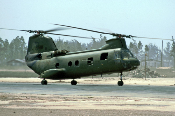 CH-46 Sea Knight with side arms, Hue phu Bai